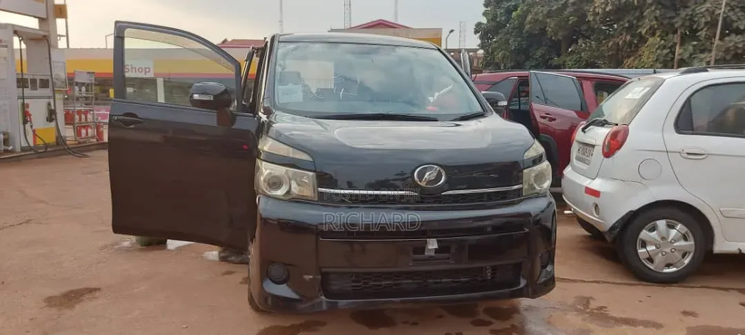 Toyota Voxy X L Edition 2WD 8-Seater 2012 Black