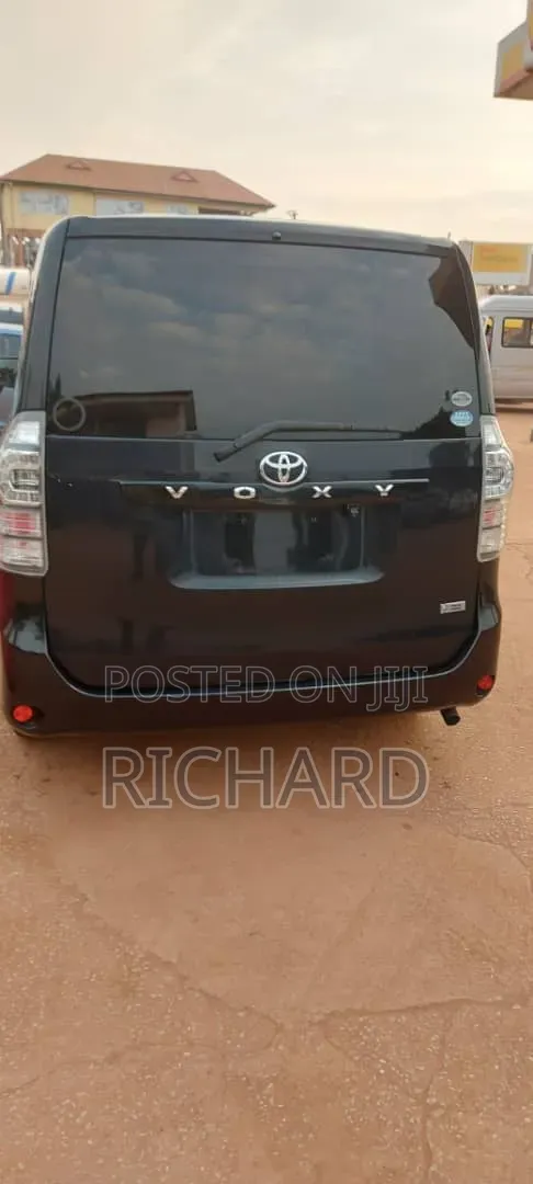 Toyota Voxy X L Edition 2WD 8-Seater 2012 Black