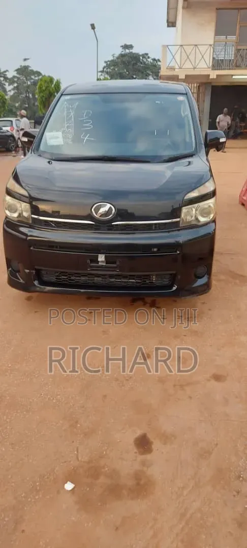 Toyota Voxy X L Edition 2WD 8-Seater 2012 Black
