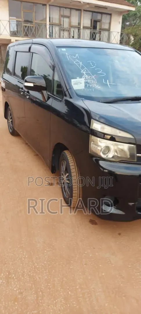 Toyota Voxy X L Edition 2WD 8-Seater 2012 Black