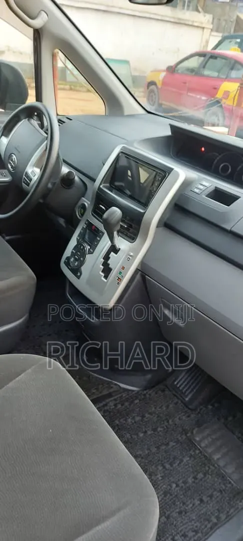 Toyota Voxy X L Edition 2WD 8-Seater 2012 Black