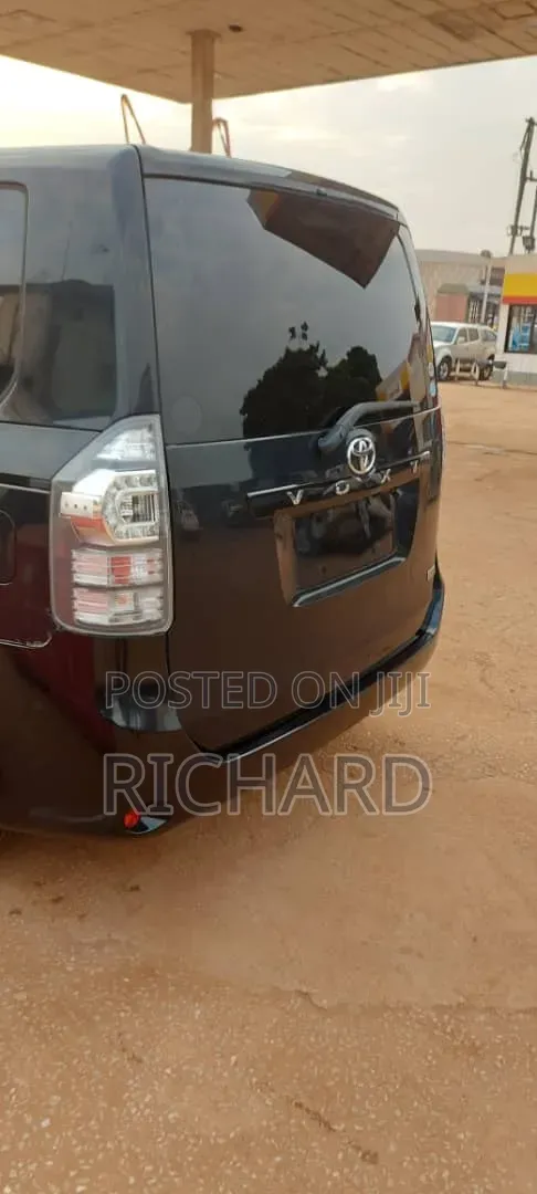 Toyota Voxy X L Edition 2WD 8-Seater 2012 Black