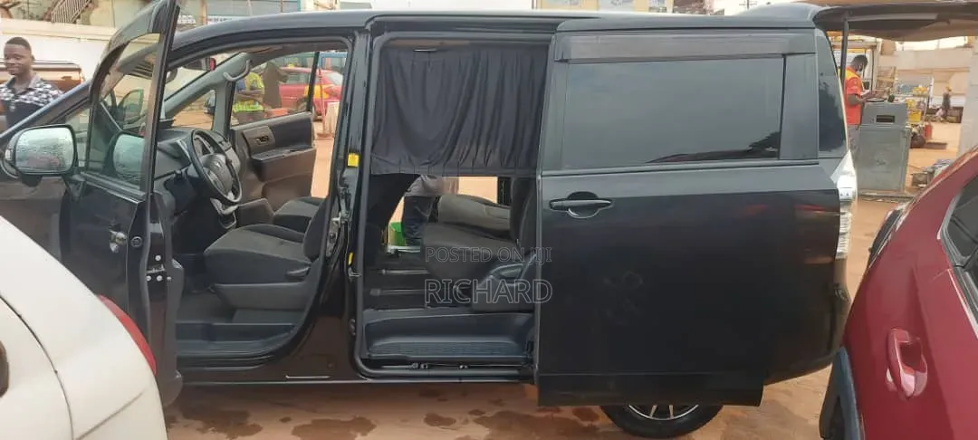 Toyota Voxy X L Edition 2WD 8-Seater 2012 Black