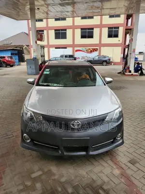 Toyota Camry LE 4dr Sedan (2.5L 4cyl 6A) 2012 Silver