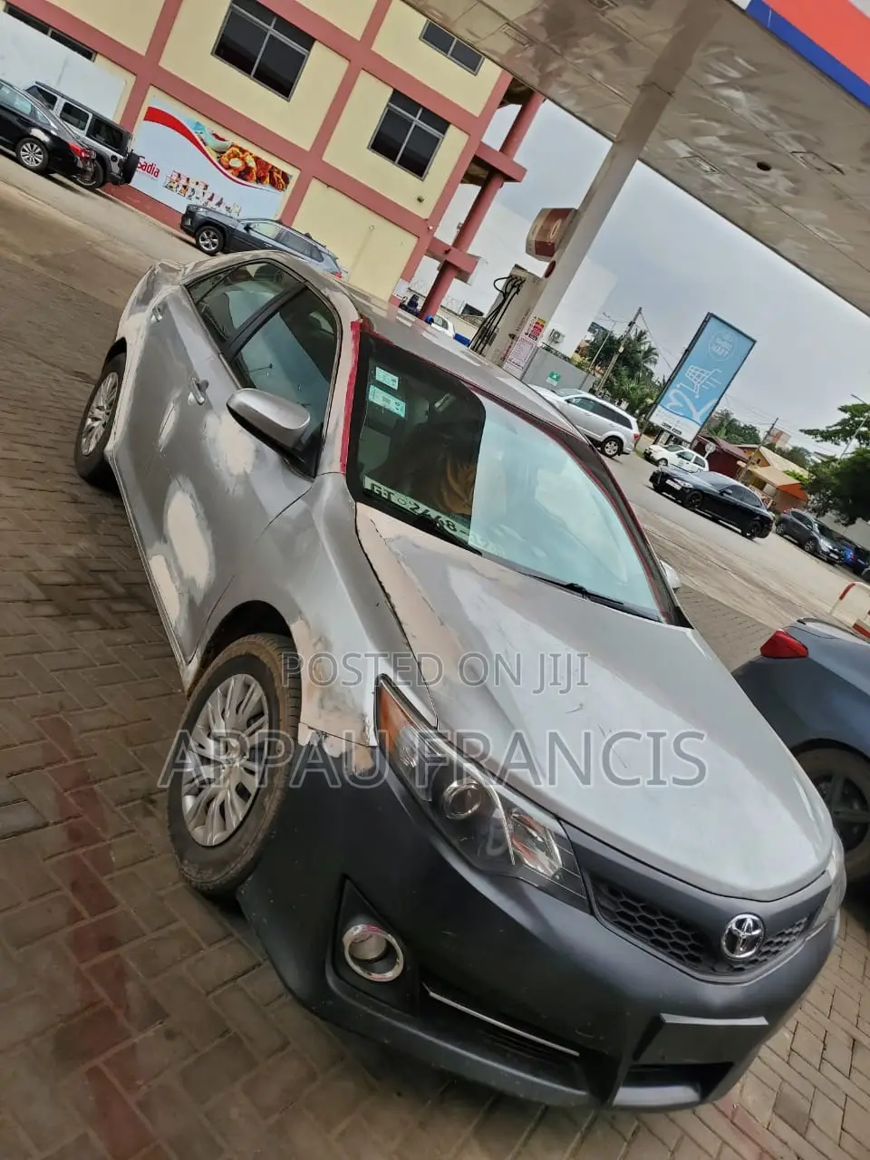 Toyota Camry LE 4dr Sedan (2.5L 4cyl 6A) 2012 Silver