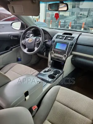 Toyota Camry LE 4dr Sedan (2.5L 4cyl 6A) 2012 Silver