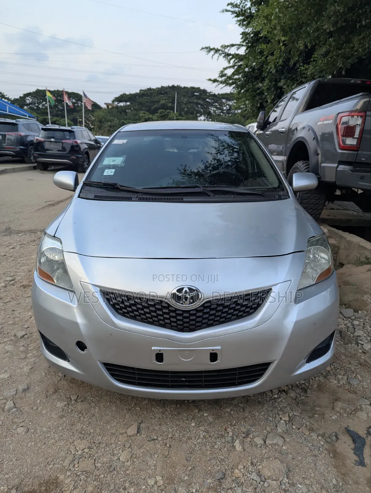 Toyota Yaris Base Hatchback 5dr 2010 Silver