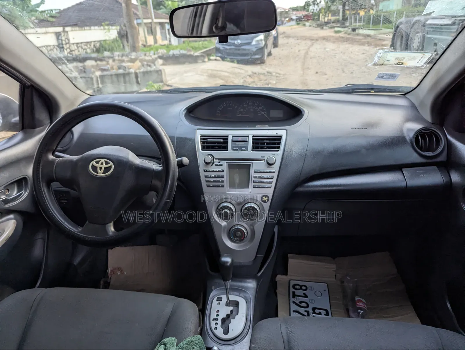 Toyota Yaris Base Hatchback 5dr 2010 Silver