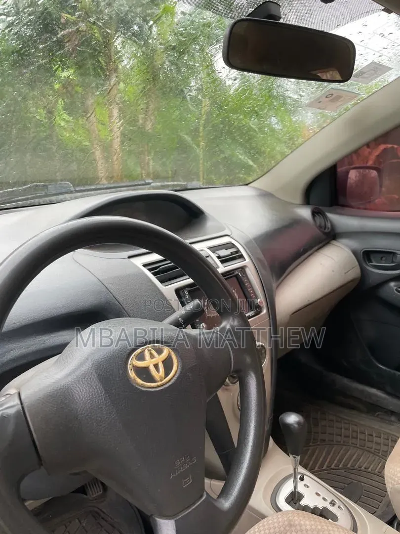 Toyota Belta 2010 Red