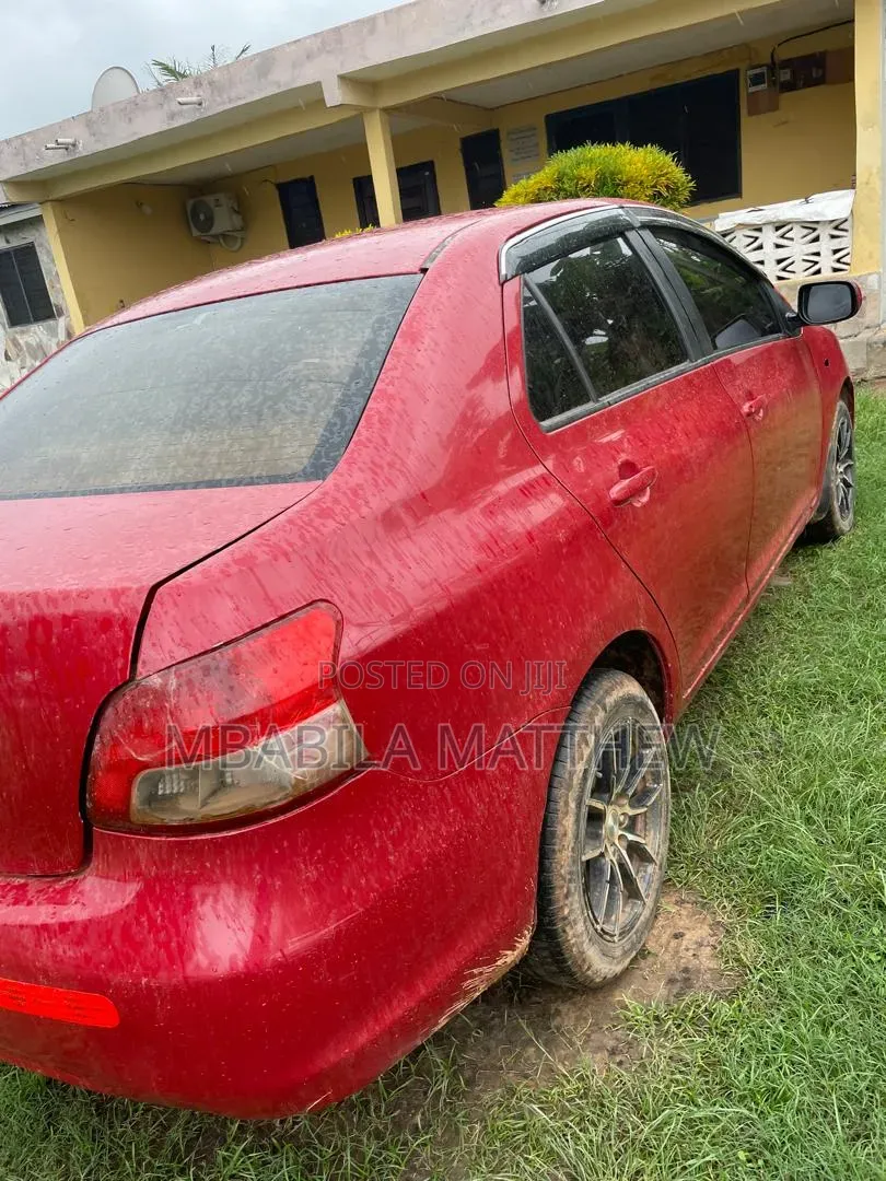 Toyota Belta 2010 Red