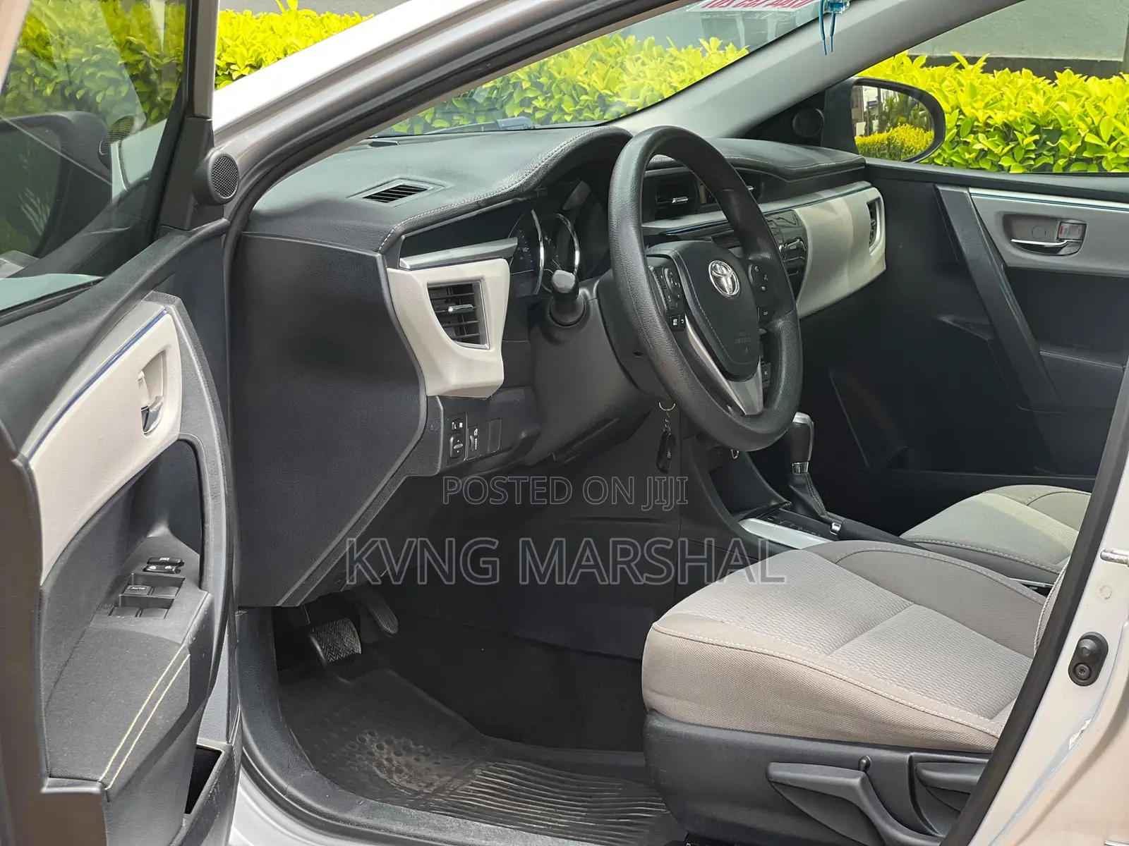 Toyota Corolla LE Eco 4dr Sedan (1.8L 4cyl CVT) 2015 Silver