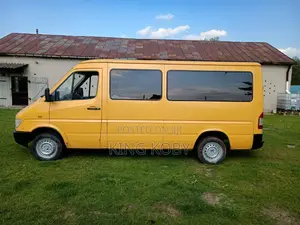 Mercedes-Benz Sprinter 1998 Yellow