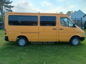 Mercedes-Benz Sprinter 1998 Yellow