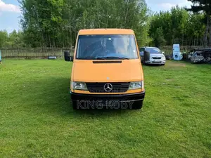 Mercedes-Benz Sprinter 1998 Yellow