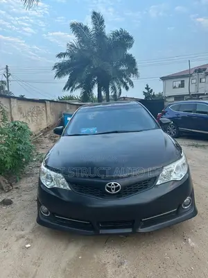 Toyota Camry SE Sport 4dr Sedan w/Prod. End 11/13 (2.5L 4cyl 6A) 2014