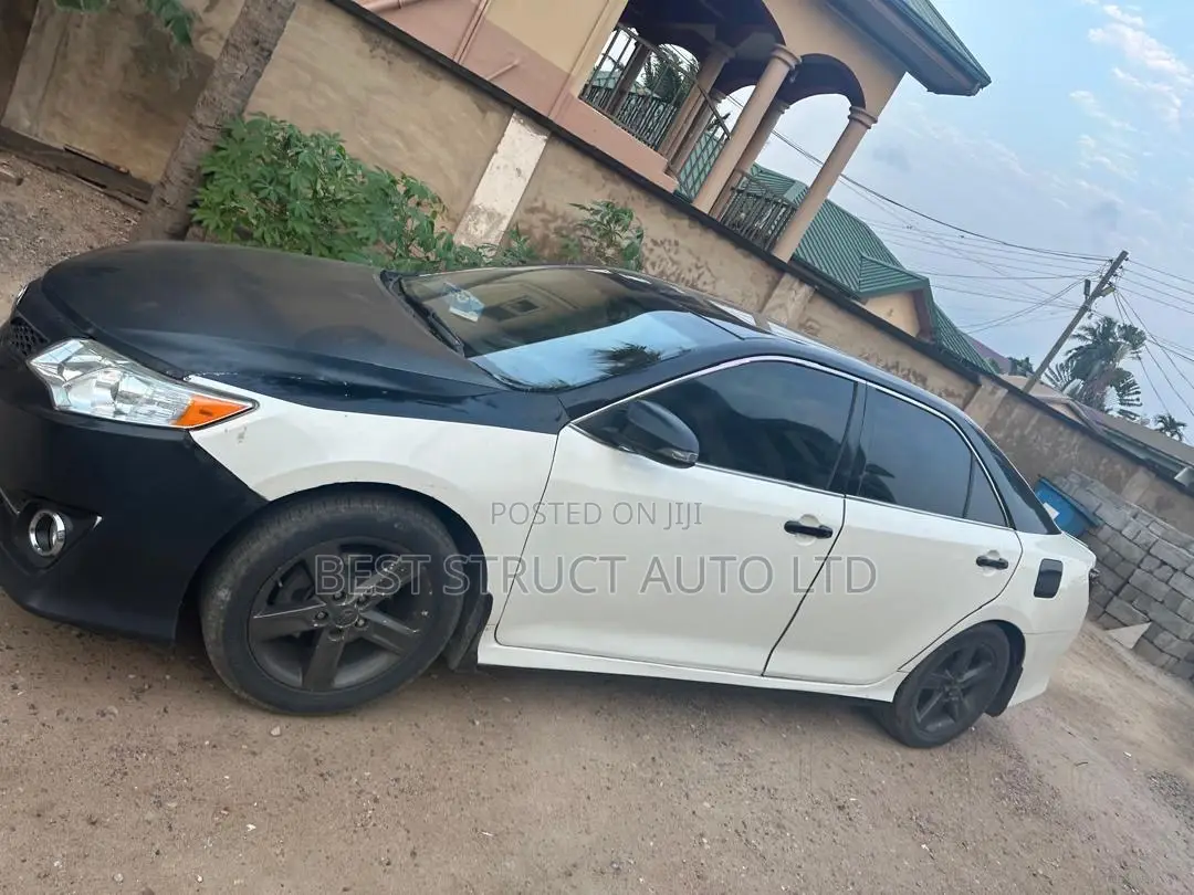 Toyota Camry SE Sport 4dr Sedan w/Prod. End 11/13 (2.5L 4cyl 6A) 2014