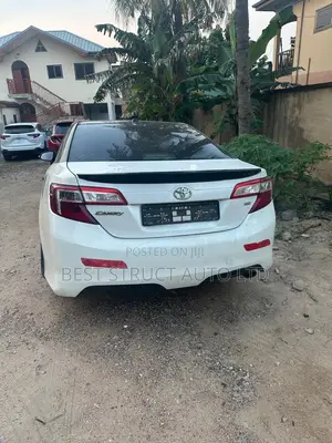Toyota Camry SE Sport 4dr Sedan w/Prod. End 11/13 (2.5L 4cyl 6A) 2014