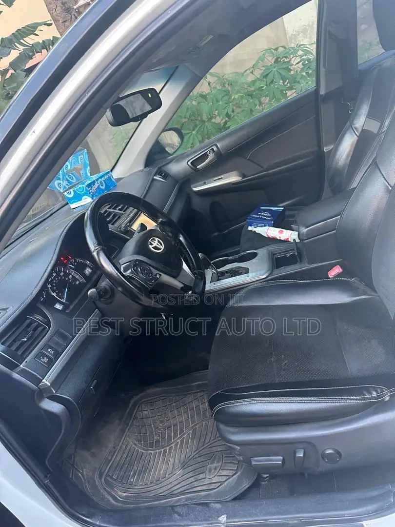 Toyota Camry SE Sport 4dr Sedan w/Prod. End 11/13 (2.5L 4cyl 6A) 2014
