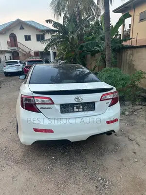 Toyota Camry SE Sport 4dr Sedan w/Prod. End 11/13 (2.5L 4cyl 6A) 2014