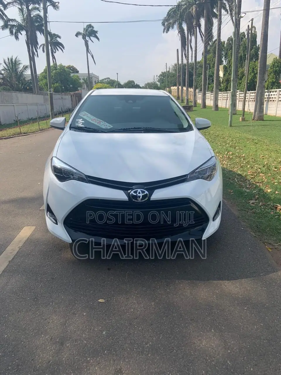 Toyota Corolla LE (1.8L 4cyl 2A) 2019 White