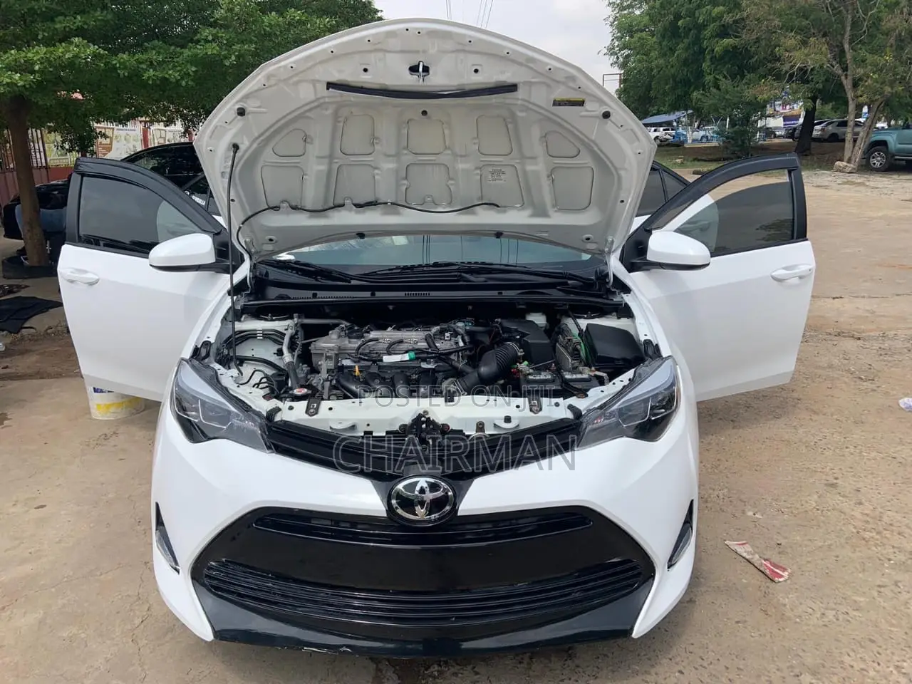 Toyota Corolla LE (1.8L 4cyl 2A) 2019 White
