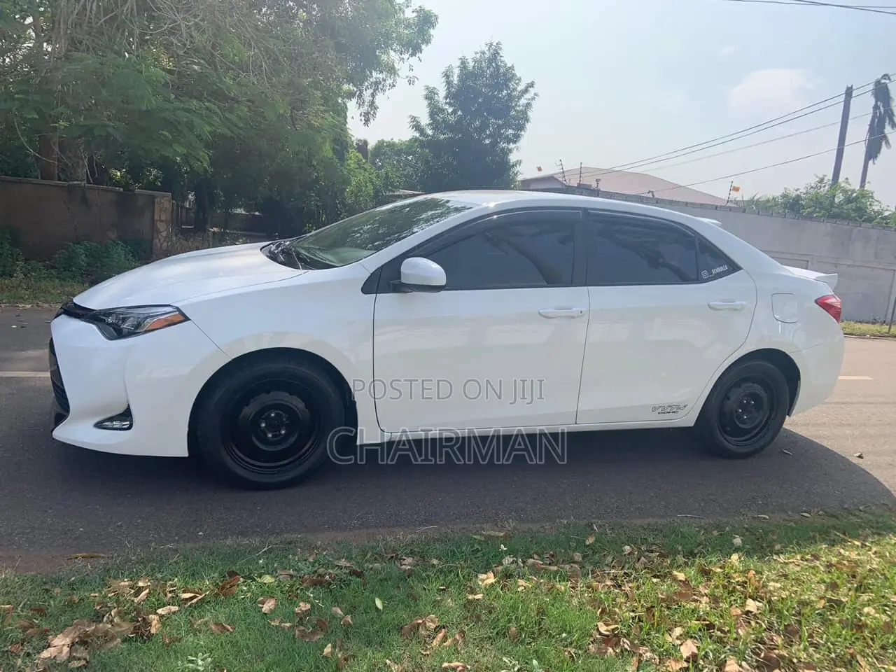 Toyota Corolla LE (1.8L 4cyl 2A) 2019 White
