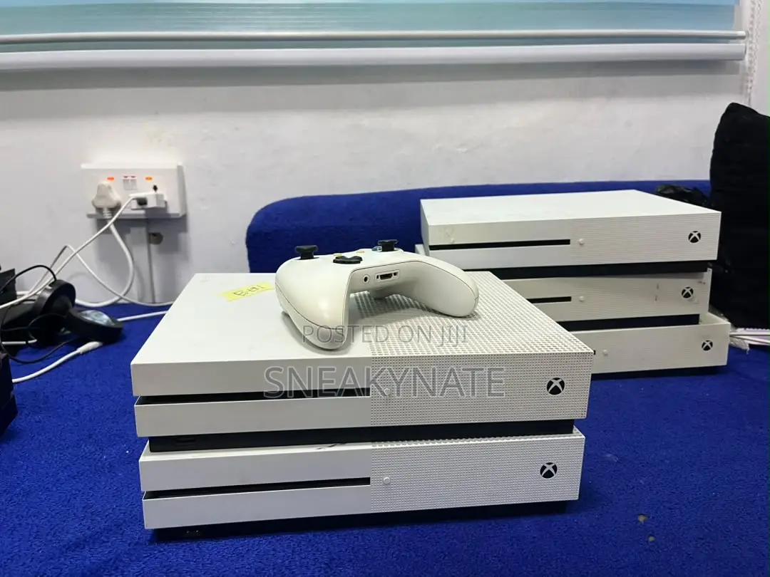 Xbox One S 1Terabyte .18 Games Installed
