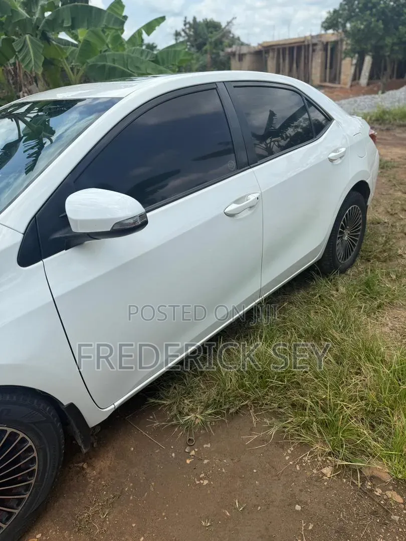 Toyota Corolla S 4dr Sedan (1.8L 4cyl CVT) 2016 White