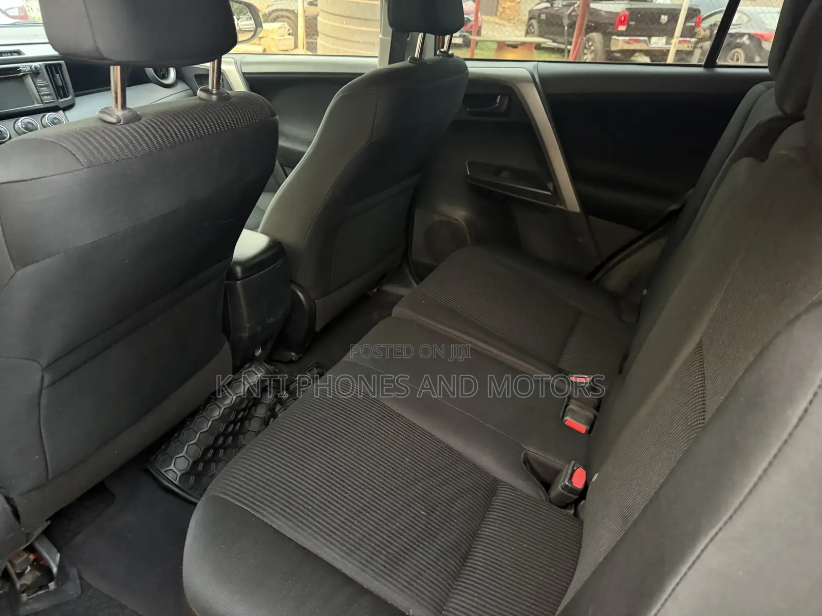 Toyota RAV4 SE 4dr SUV AWD (2.5L 4cyl 6A) 2018 Orange