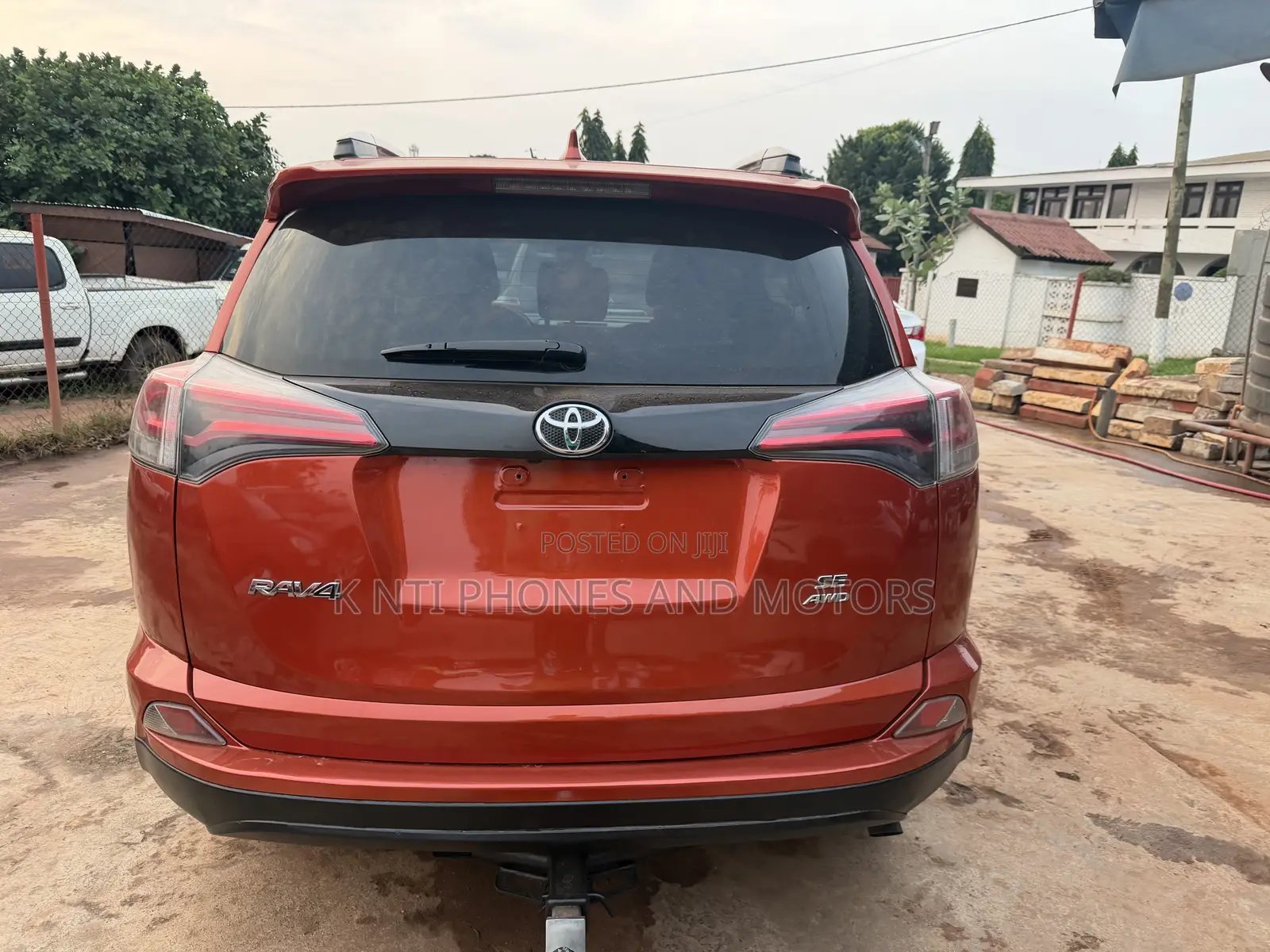 Toyota RAV4 SE 4dr SUV AWD (2.5L 4cyl 6A) 2018 Orange