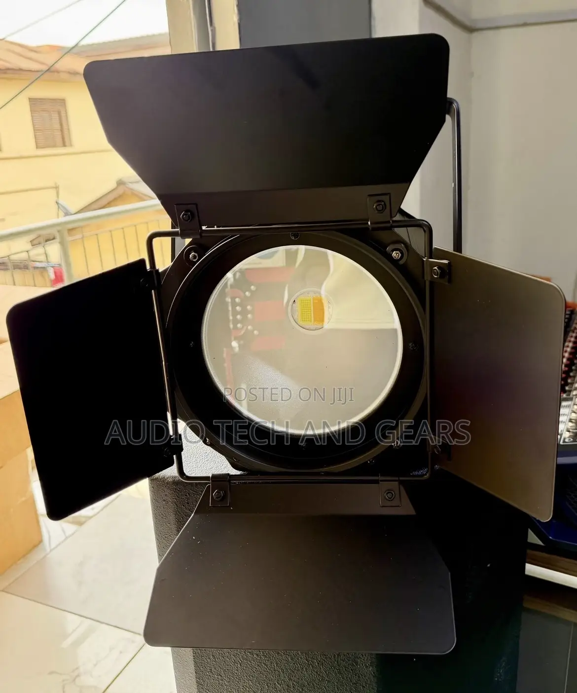 Prolumen 200 Watts COB Fresnel Light