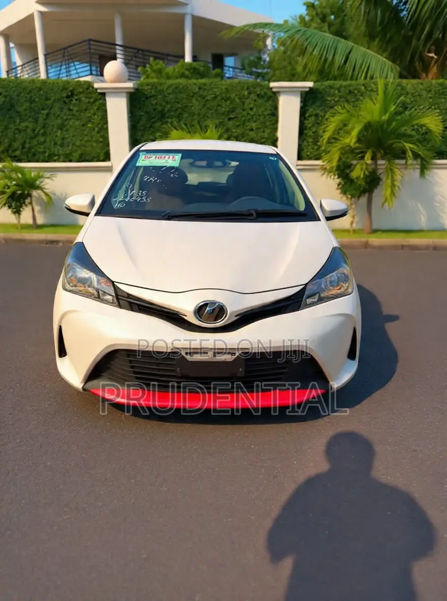 Toyota Vitz 2015 White