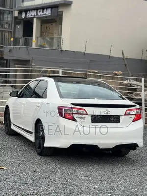 Toyota Camry SE Sport 4dr Sedan (2.5L 4cyl 6A) 2014 White