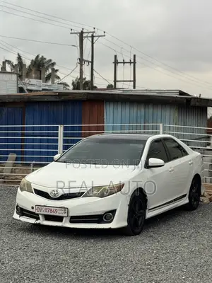 Toyota Camry SE Sport 4dr Sedan (2.5L 4cyl 6A) 2014 White