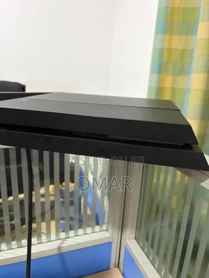 Ps4 Standard Edition With Amazing Games With It.