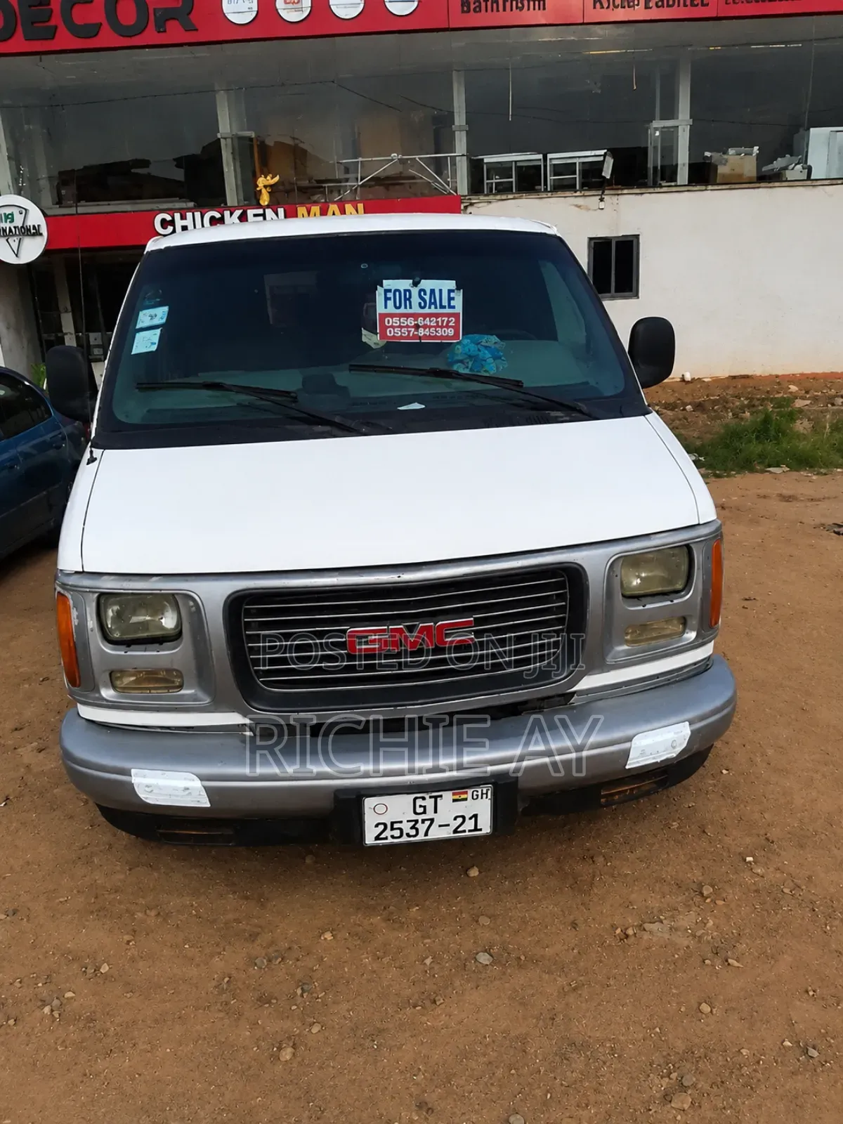 GMC Savana 2011 White