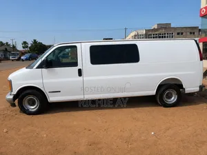 GMC Savana 2011 White