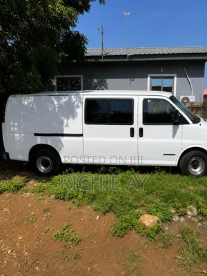 GMC Savana 2011 White