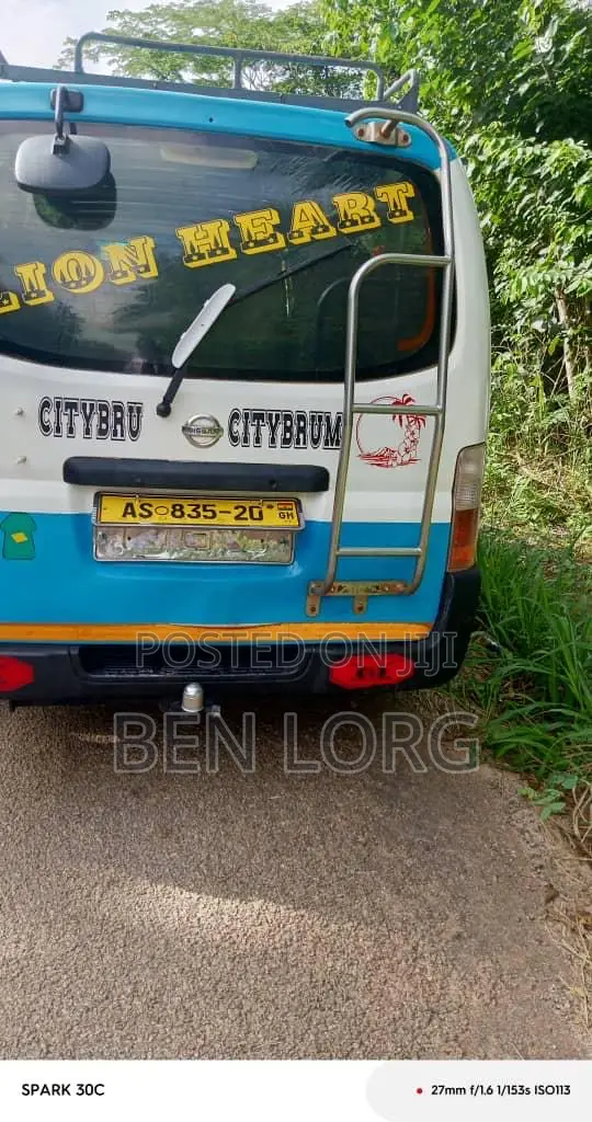 Nissan Caravan 2004 Blue