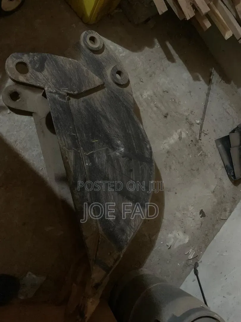 Heavy Duty 3 Teeth Backhoe Bucket 12 in Excellent Condition.