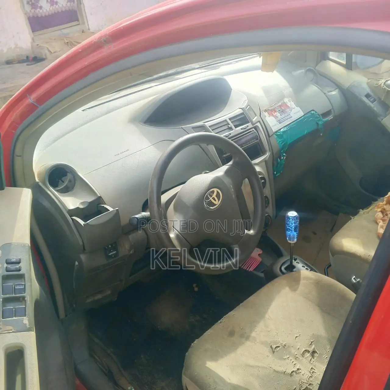 Toyota Vitz 1.3 FWD 5dr 2010 Red