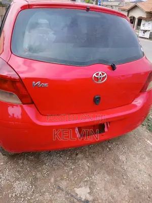 Toyota Vitz 1.3 FWD 5dr 2010 Red