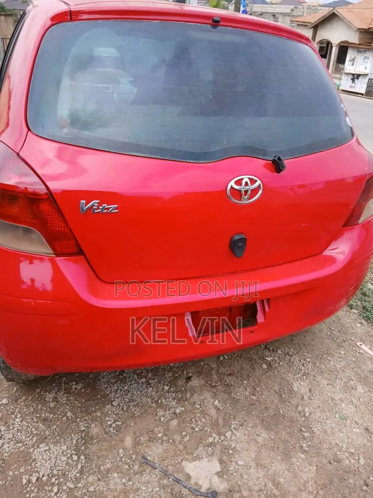 Toyota Vitz 1.3 FWD 5dr 2010 Red
