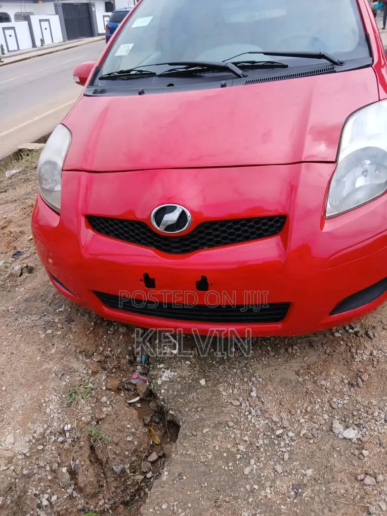 Toyota Vitz 1.3 FWD 5dr 2010 Red