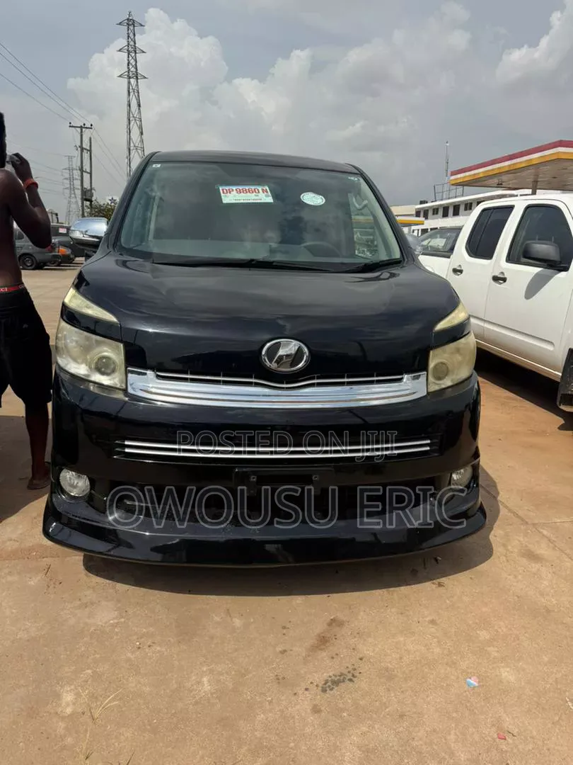Toyota Voxy 2015 Black