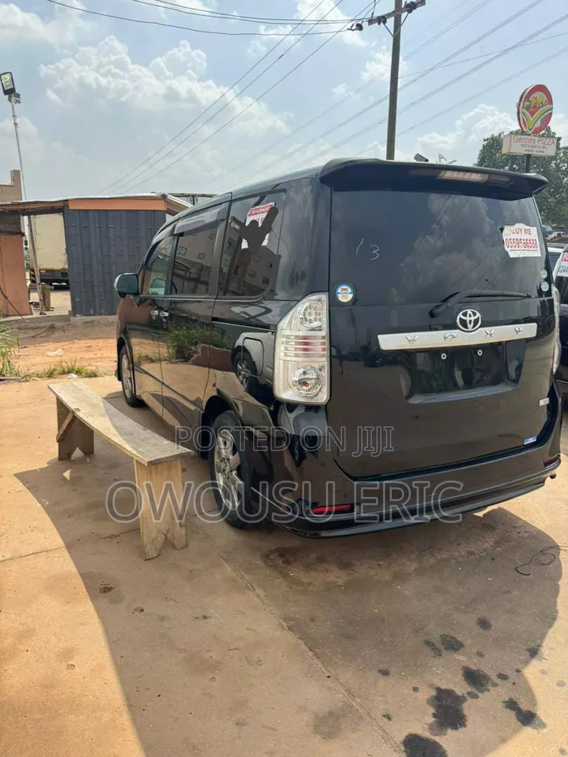 Toyota Voxy 2015 Black
