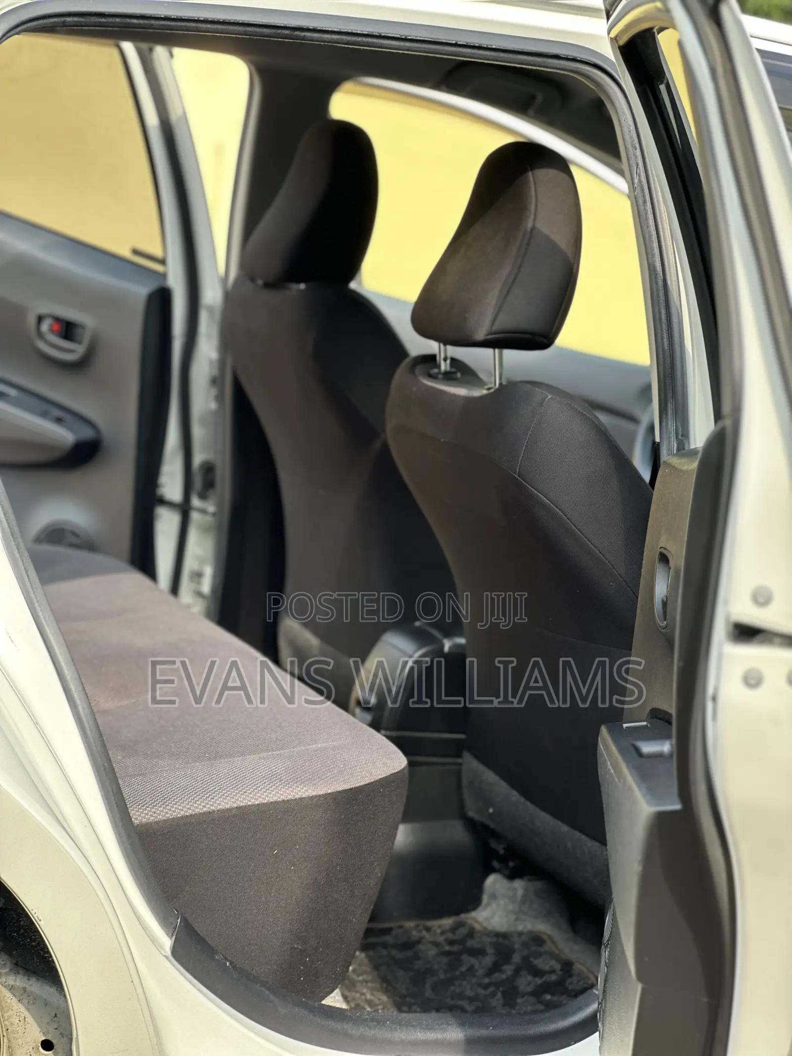 Toyota Vitz 1.3 FWD 5dr 2013 White