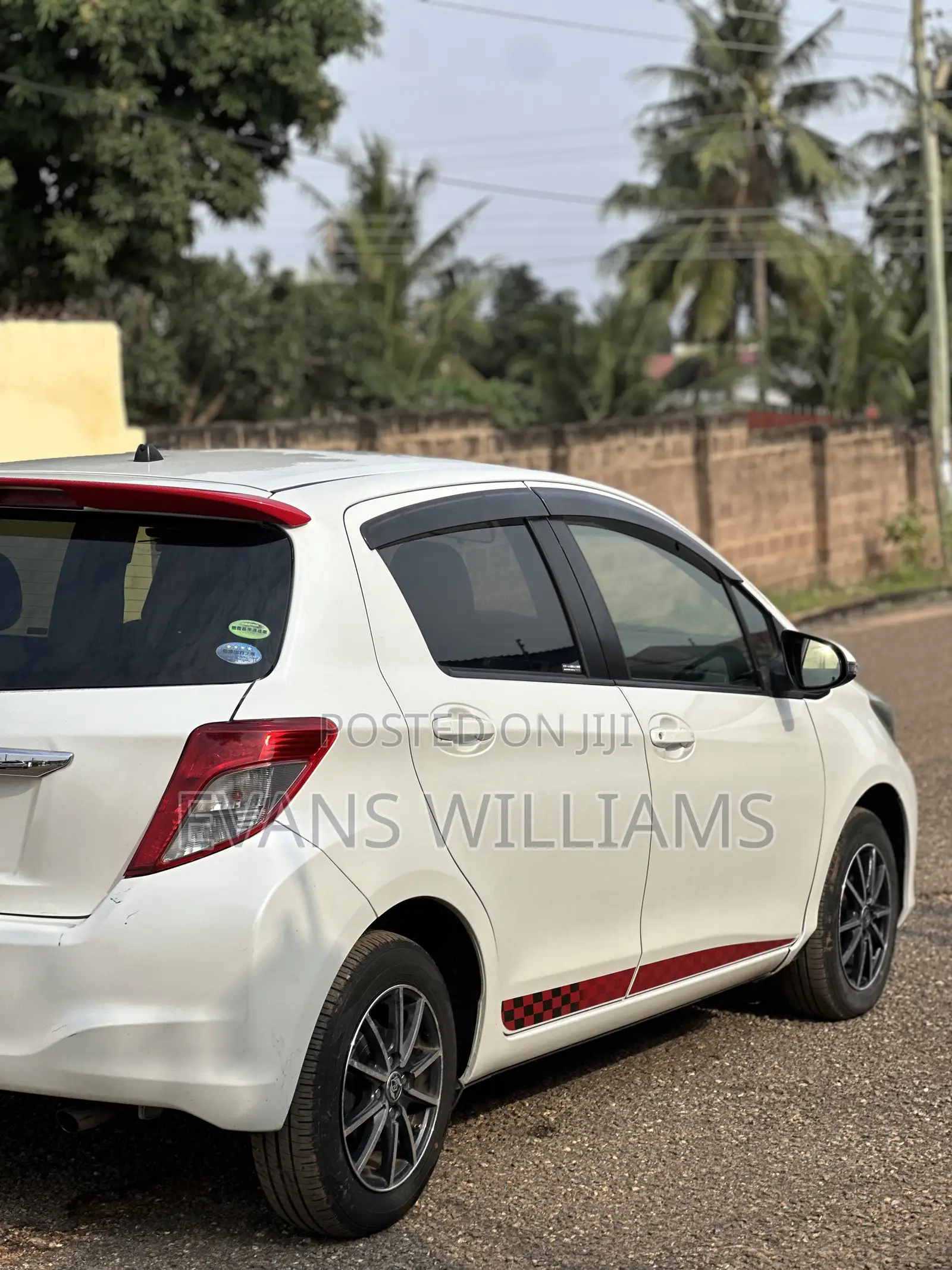 Toyota Vitz 1.3 FWD 5dr 2013 White