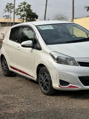 Toyota Vitz 1.3 FWD 5dr 2013 White