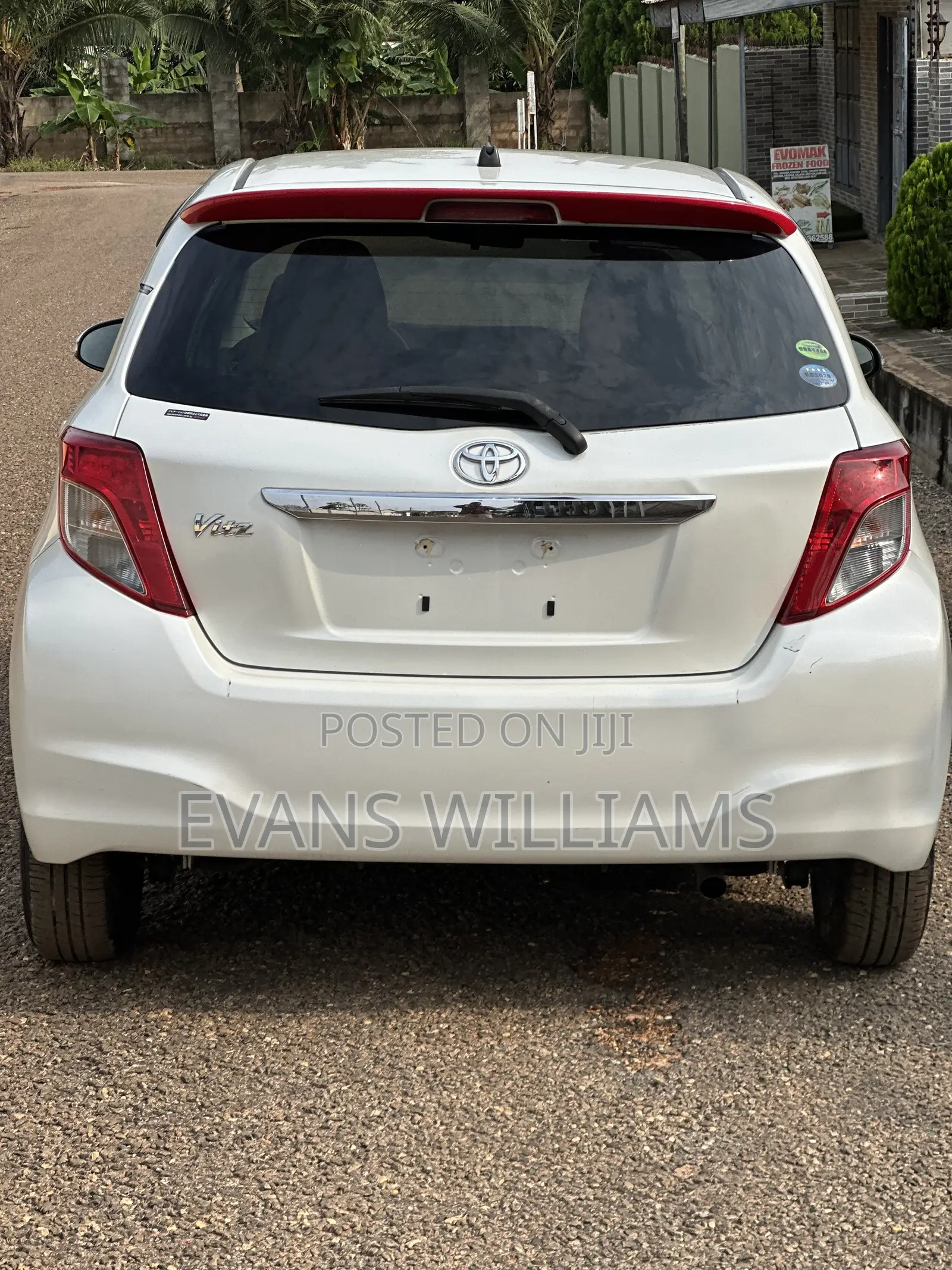 Toyota Vitz 1.3 FWD 5dr 2013 White